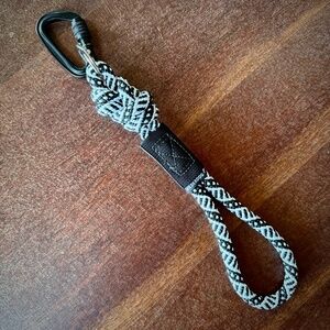 Wilderdog Rope Keychain, Black and White